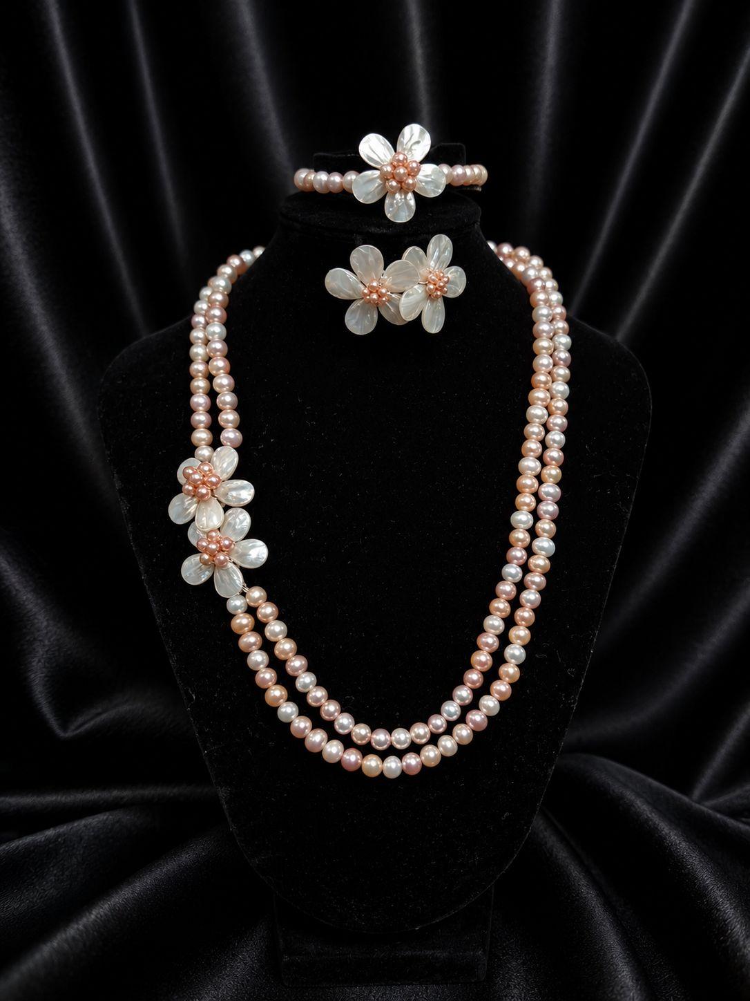 AQ-CFP-006 — Multicolour round pearls with mother-of-pearl flower accents, silver