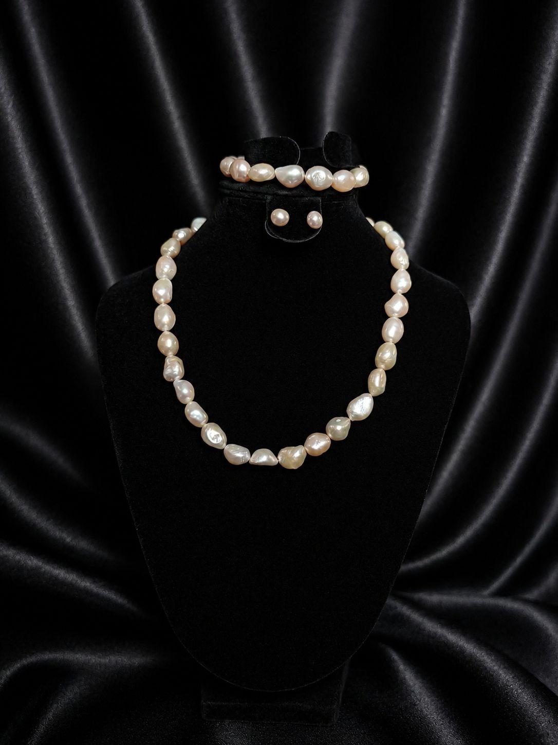 AQ-CFP-011 — Off-white graduated round pearls, silver chain, AAA grade