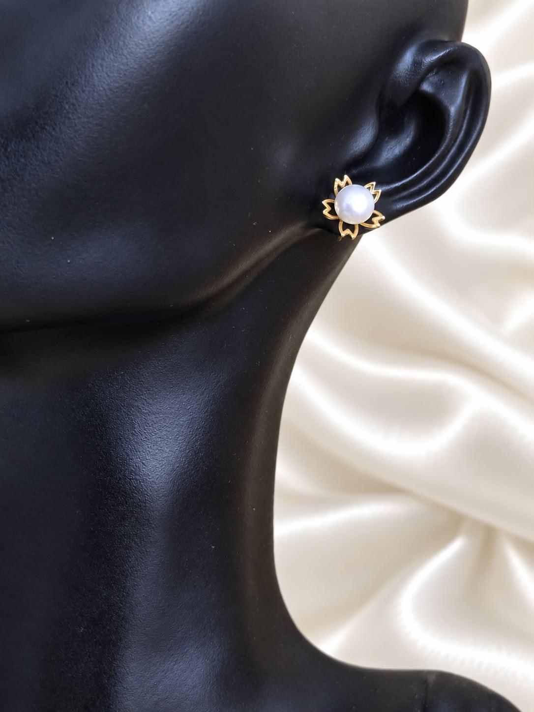 AE-ER-006 - Zahra Pearl Studs